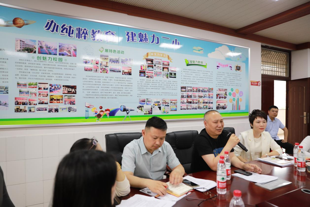 邵陽市三八亭小學(xué)、向陽小學(xué)教育同仁來校考察“整本書閱讀”工作