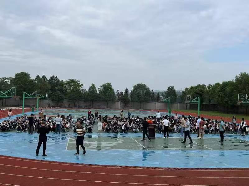 下花橋鎮(zhèn)中學別樣防暴演練? ? ? ? ? ?