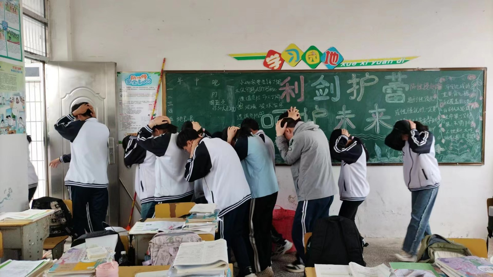 下花橋鎮(zhèn)中學(xué)開展應(yīng)急疏散演練