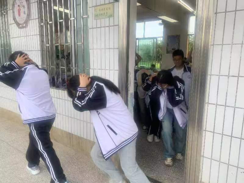 下花橋鎮(zhèn)中學(xué)開展應(yīng)急疏散演練