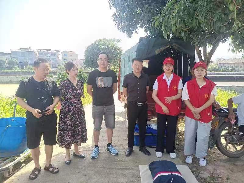 白沙中學(xué)開(kāi)展防溺水急救演練