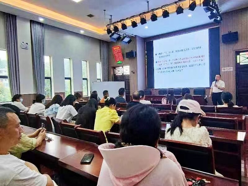 關(guān)愛教師身心健康 陽光心態(tài)篤定前行