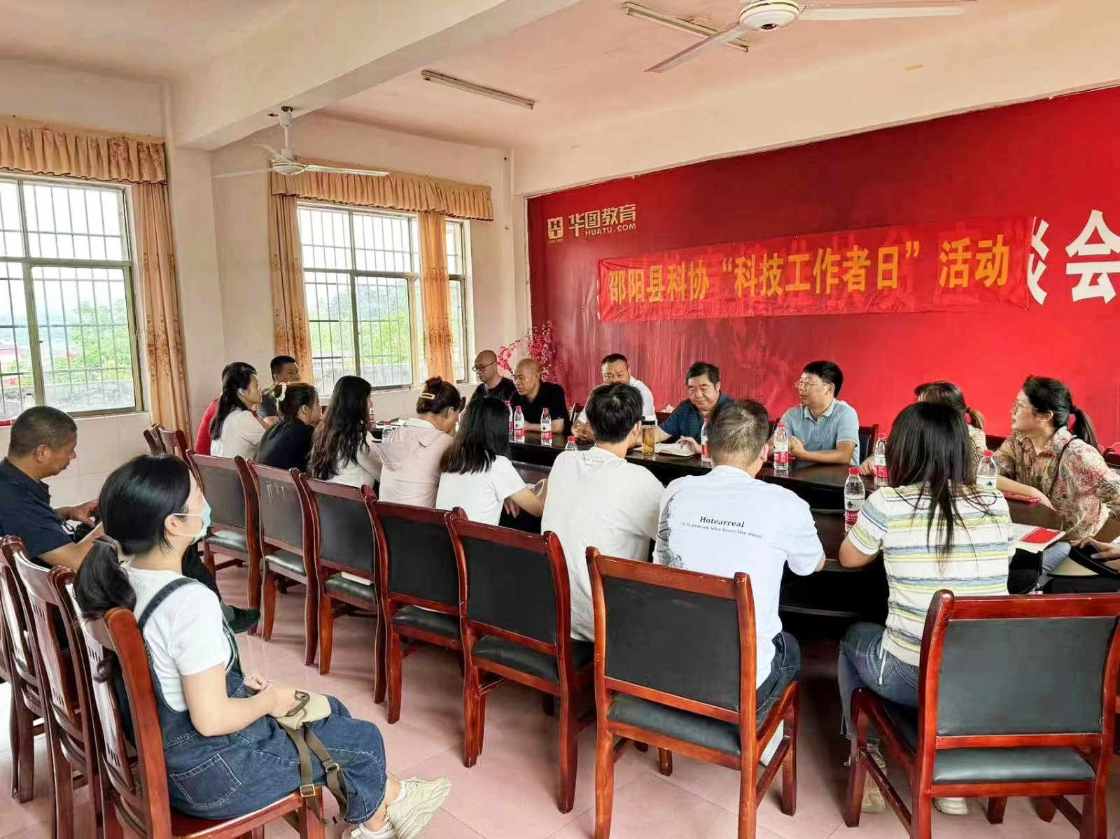 與科技同行，共創(chuàng)美好未來，河伯中學(xué)開展“講好科學(xué)家的故事，弘揚(yáng)科學(xué)家精神”演講比賽