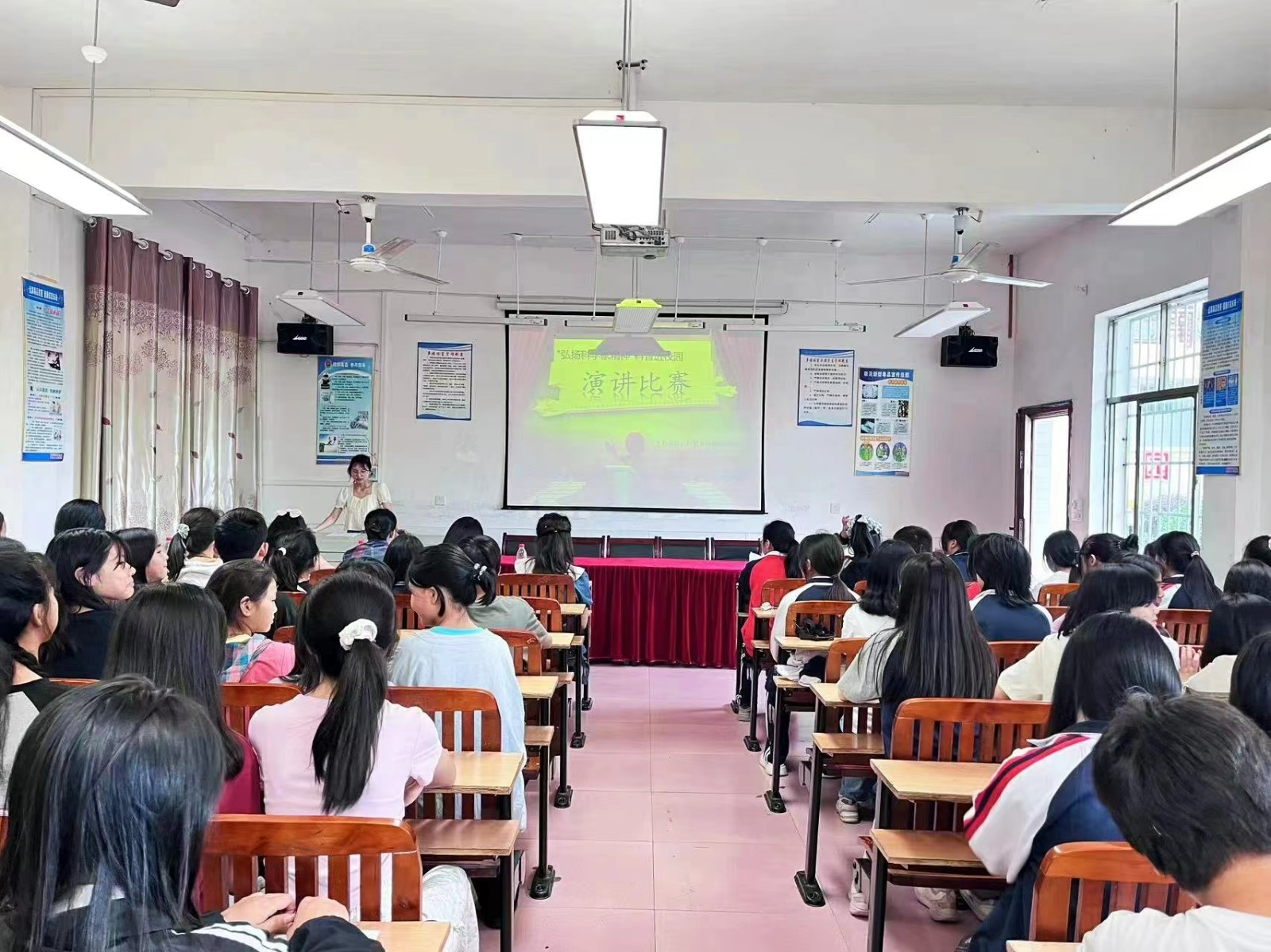 與科技同行，共創(chuàng)美好未來，河伯中學(xué)開展“講好科學(xué)家的故事，弘揚(yáng)科學(xué)家精神”演講比賽