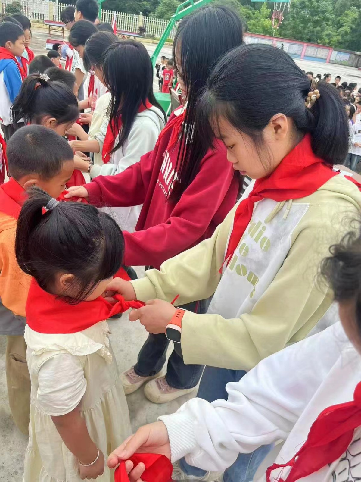 領(lǐng)巾少年強(qiáng)，星火亮校園