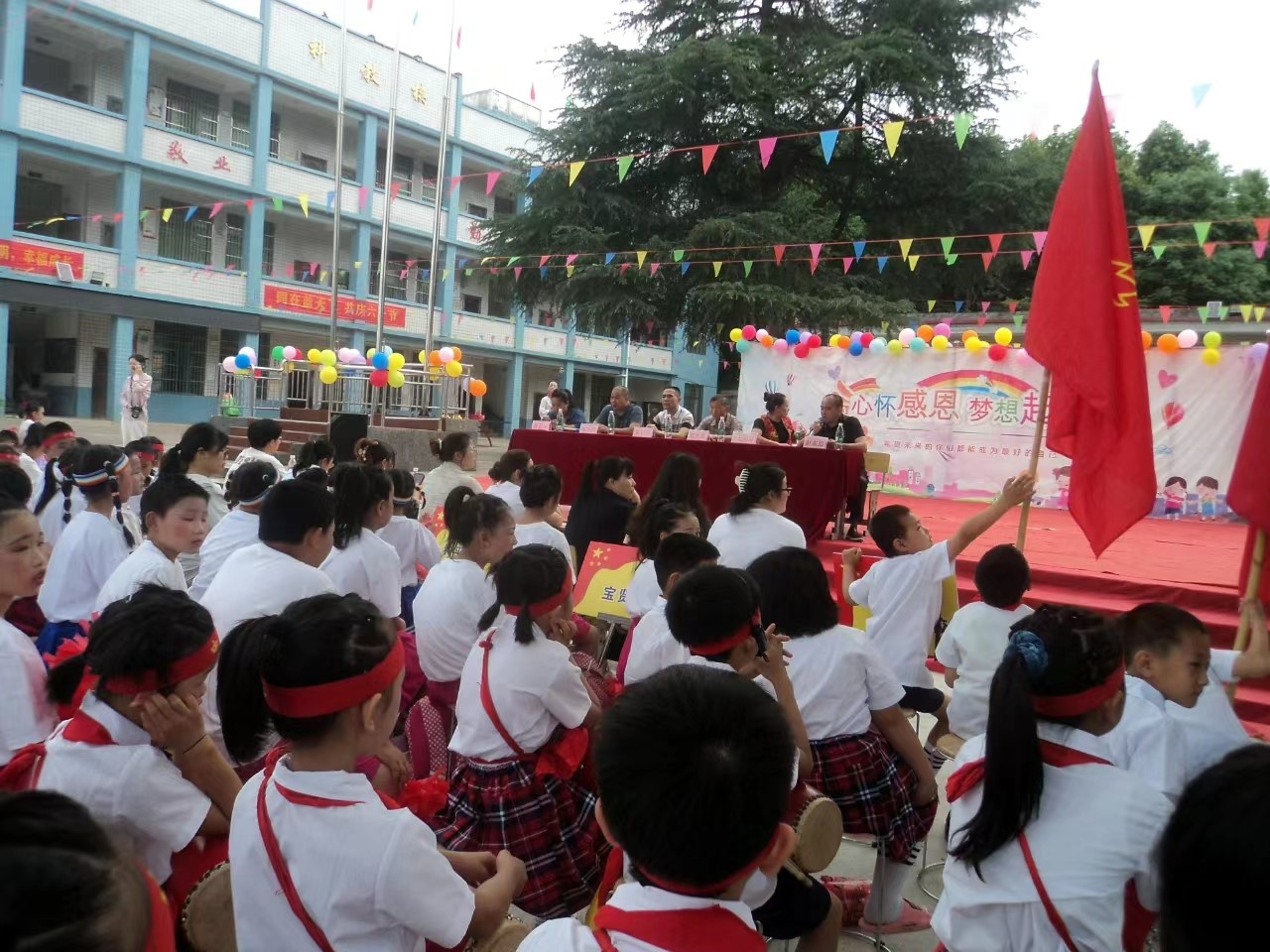 下花橋鎮(zhèn)七校聯(lián)合舉行“第73個國際六一兒童節(jié)”文藝匯演