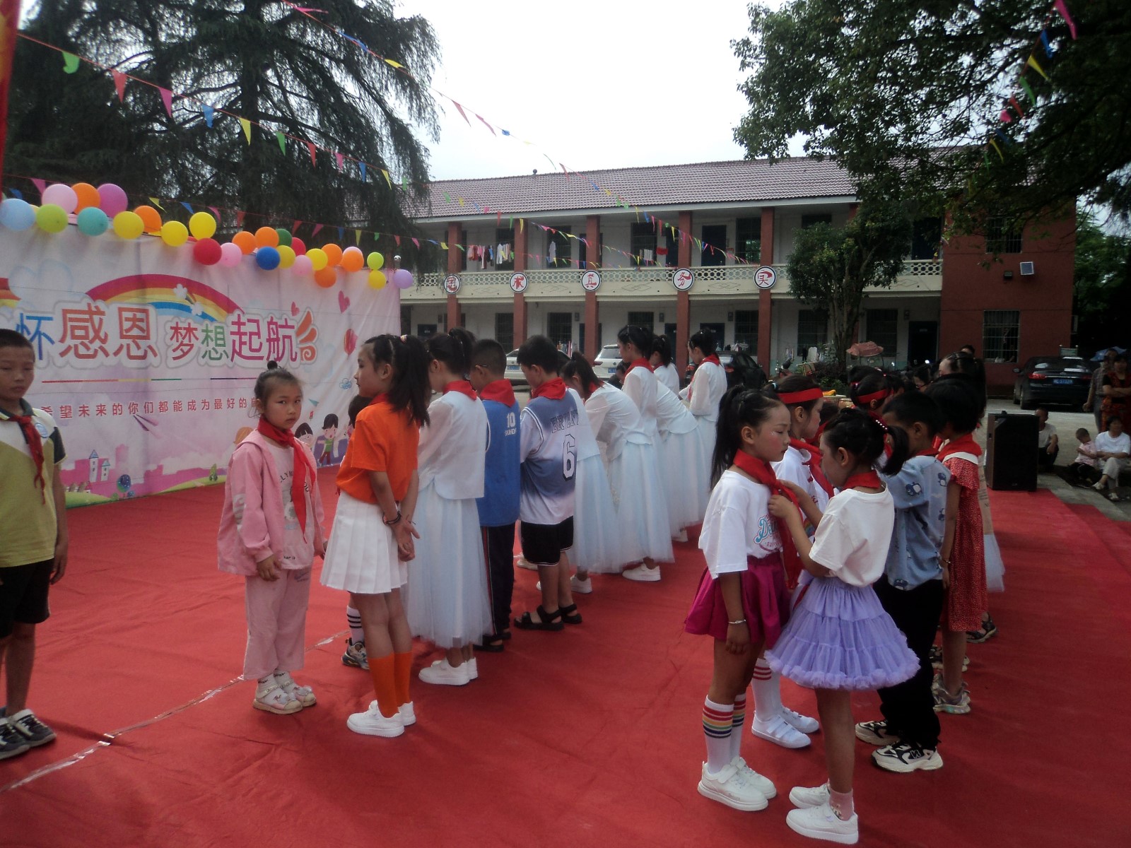 下花橋鎮(zhèn)七校聯(lián)合舉行“第73個國際六一兒童節(jié)”文藝匯演