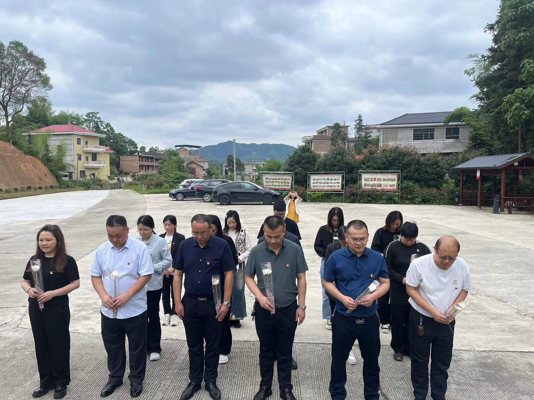 邵東市城區(qū)四小五月份主題黨日活動(dòng)