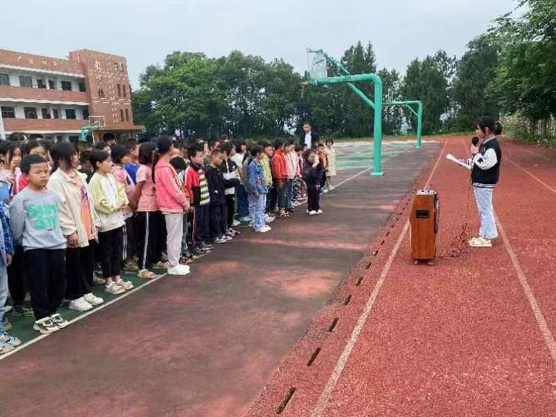 重安全守紀律，創(chuàng)建和諧校園