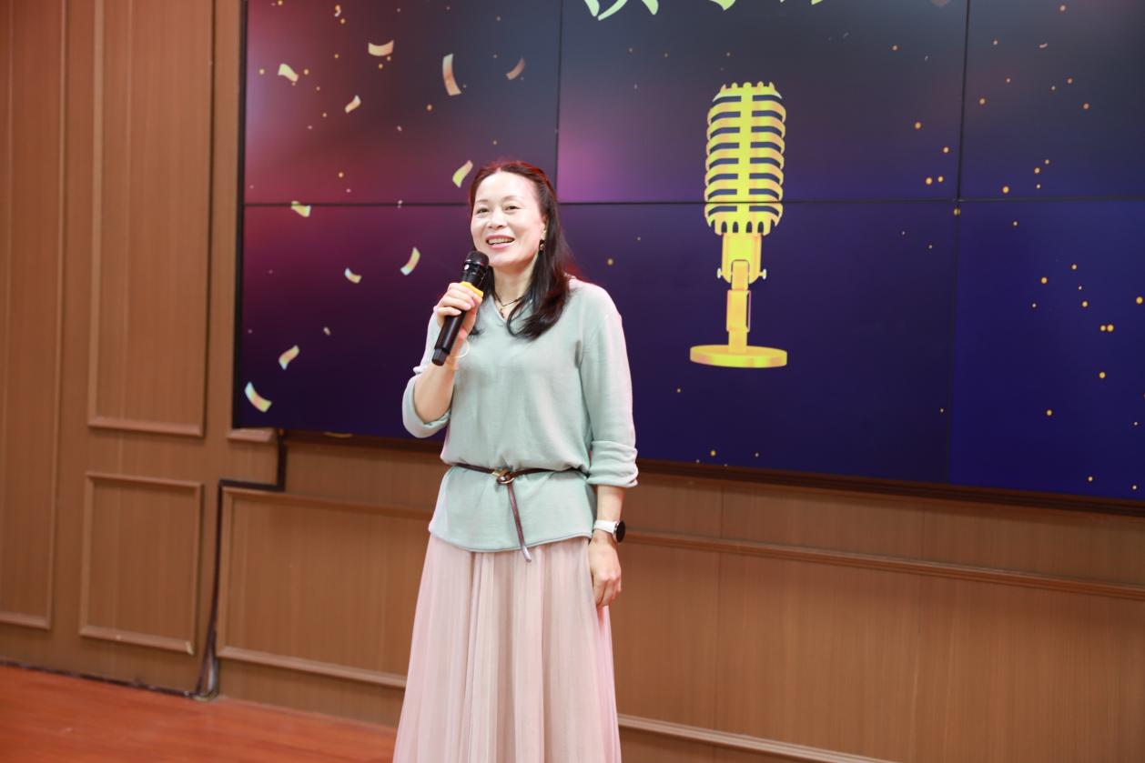 城區(qū)二小舉行“書香校園”頒獎典禮