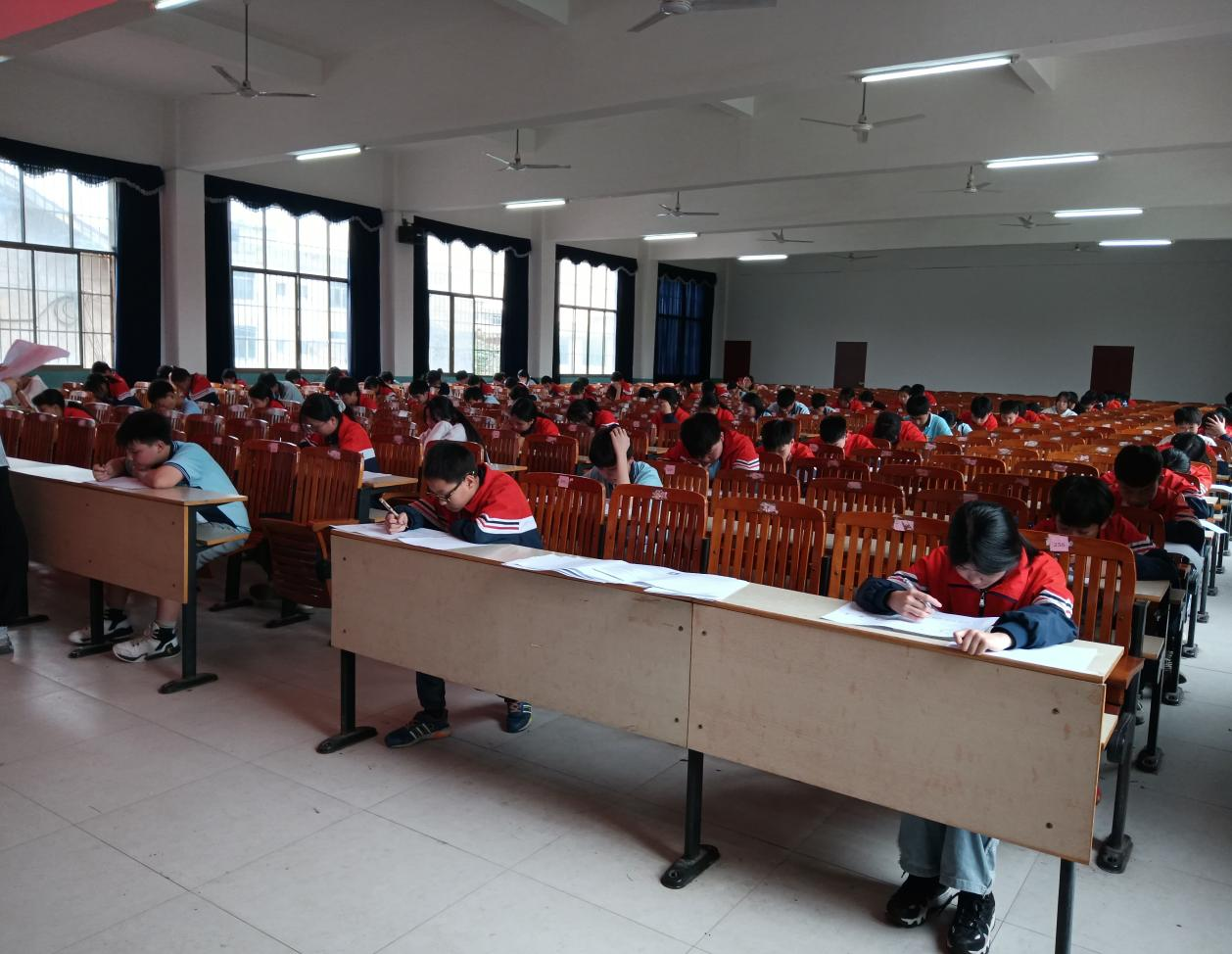 英語競賽展風(fēng)采  以賽促練共成長