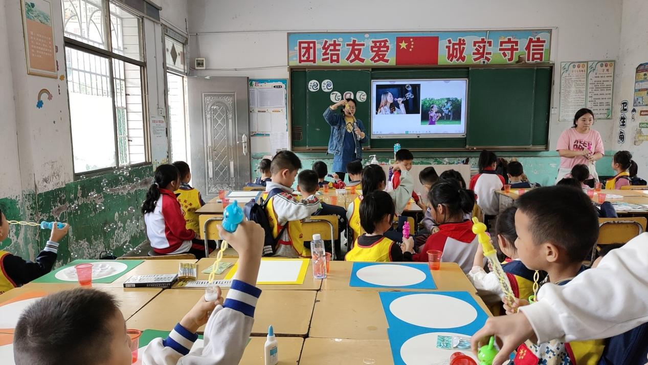 攜手共進(jìn)·快樂成長(zhǎng)