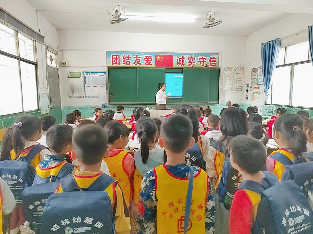 攜手共進(jìn)·快樂成長(zhǎng)