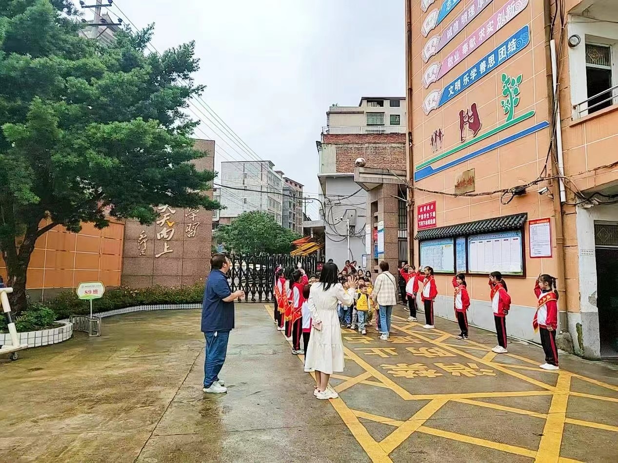 攜手共進(jìn)·快樂成長(zhǎng)