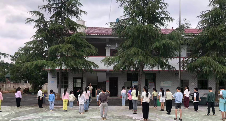 “拒絕校園暴力，學(xué)會(huì)對(duì)欺凌說不”