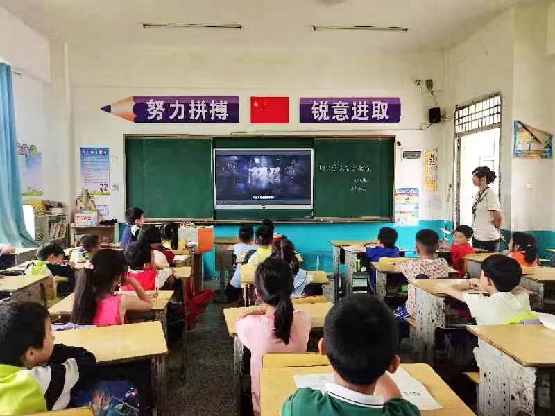 蔡橋鄉(xiāng)中心完小預防溺水安全教育警示片觀看主題班會