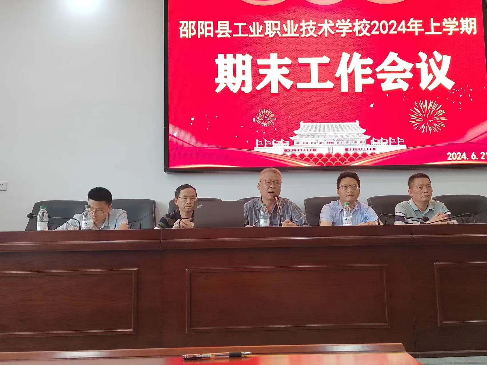 向下扎根，向上開(kāi)花