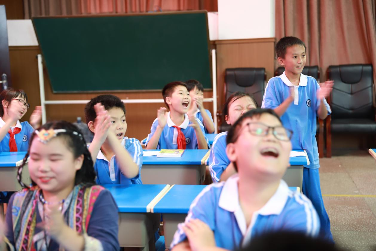 書香二小的成長：你聽，夜空的星星會(huì)唱歌！