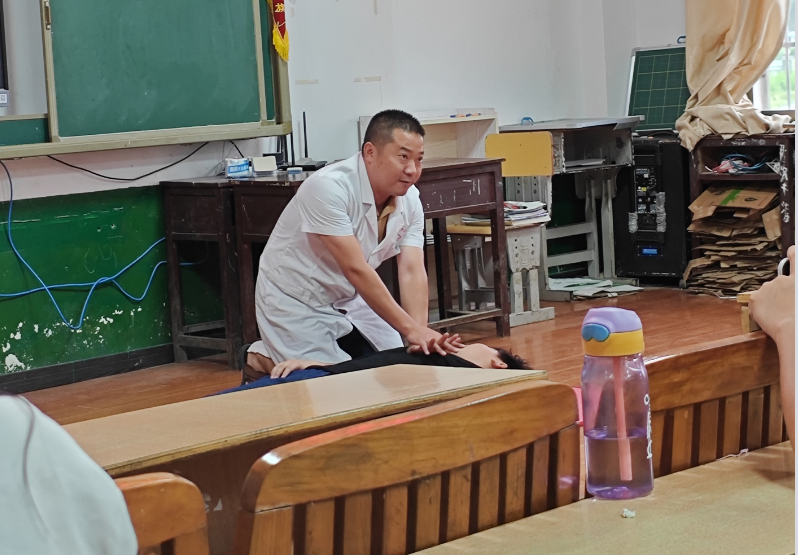 蔡橋鄉(xiāng)中心完全小學(xué)開展防溺水應(yīng)急救援知識(shí)培訓(xùn)