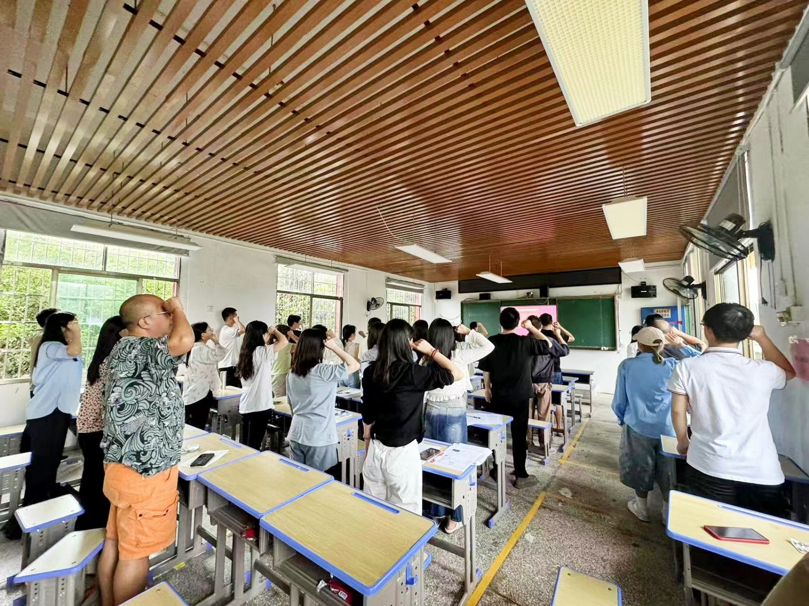 蔡橋鄉(xiāng)中學(xué)召開師德師風(fēng)專題會(huì)議