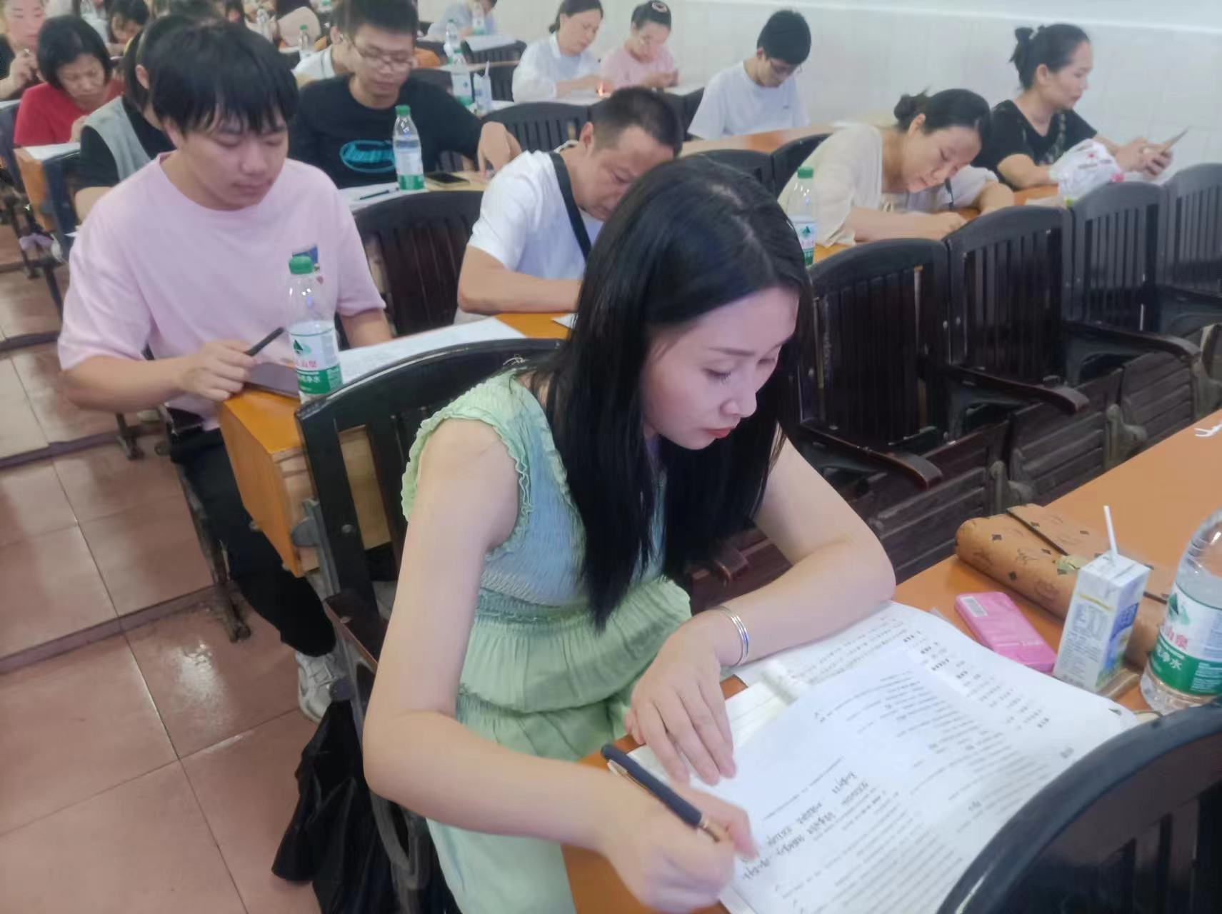 白沙中心學校舉行師德師風集中培訓，打造“四有”好教師團隊