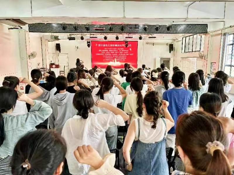 師德如光照前路，師風(fēng)浩蕩譜新篇