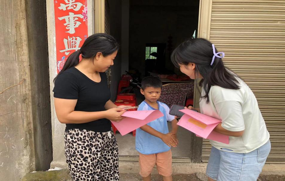 金稱市鎮(zhèn)中心幼兒園暑假家訪紀(jì)實(shí)