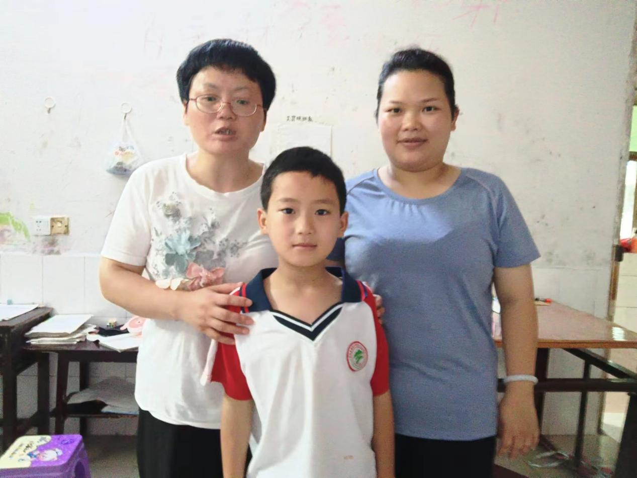 塘渡口鎮(zhèn)第三完全小學(xué)開展暑期安全大家訪