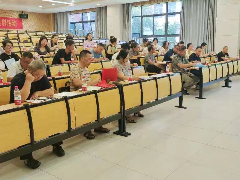 七里山園藝場中心學(xué)校教師培訓(xùn)：大抓教育教學(xué)，狠抓質(zhì)量提升