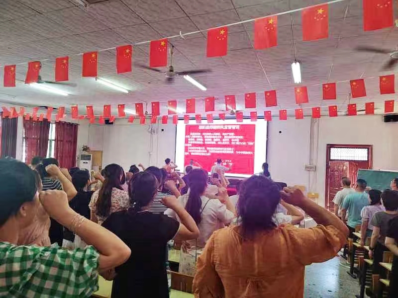 強(qiáng)化師德師風(fēng)，提升教學(xué)技能