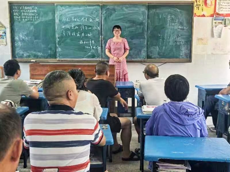 梽中全體教師積極探討鄉(xiāng)村學(xué)校特色辦學(xué)之道 應(yīng)對(duì)生源減少挑戰(zhàn)