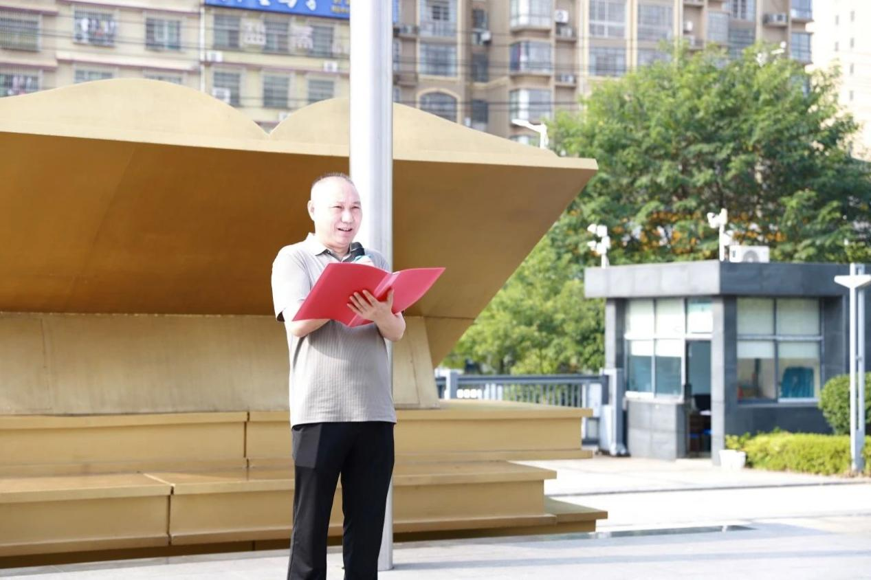 城區(qū)二小舉行新學(xué)期開學(xué)典禮