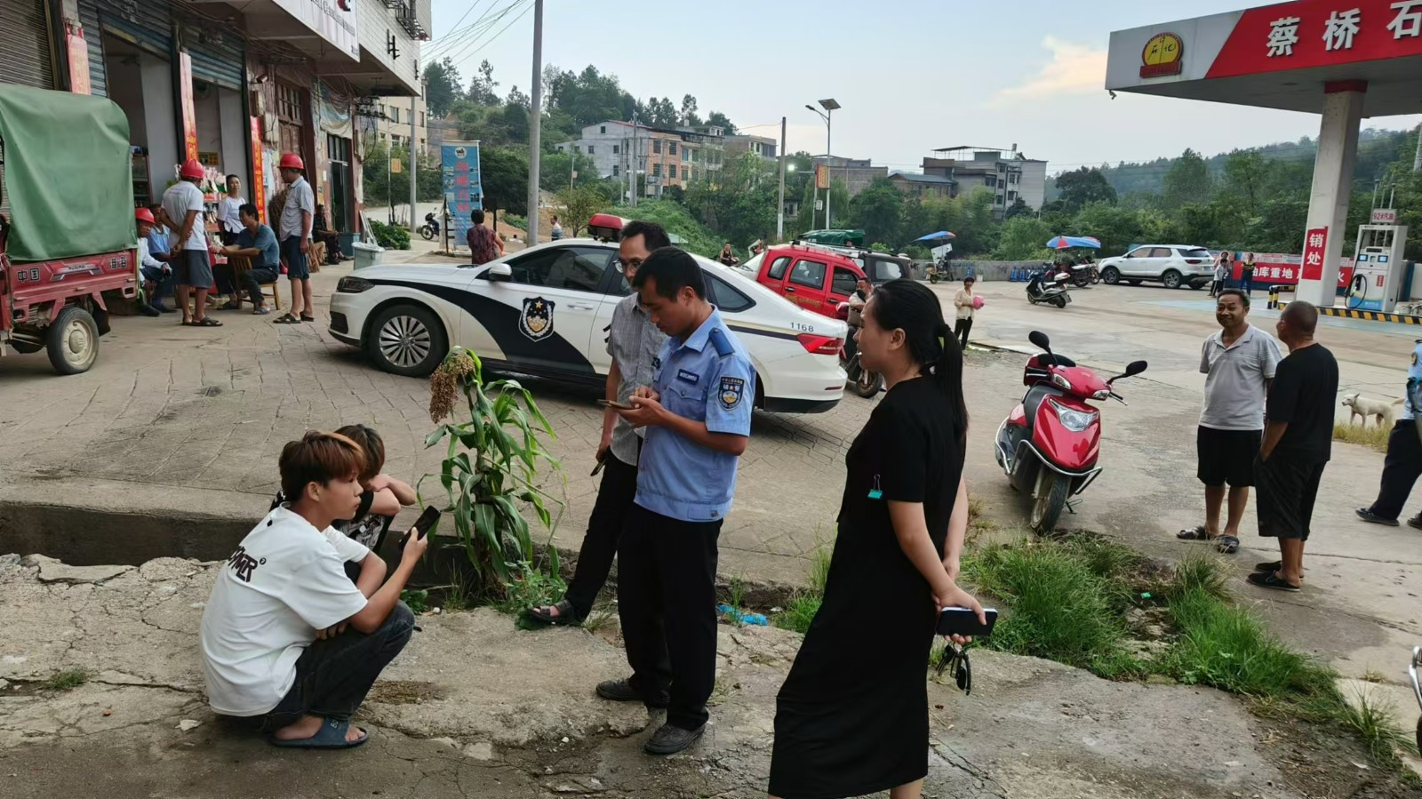 蔡橋鄉(xiāng)中學(xué)開展校園周邊交通整治行動