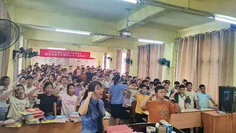 塘田市鎮(zhèn)中心完全小學開展法治教育