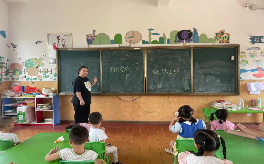 萬(wàn)塘鄉(xiāng)白馬田幼兒園開展消防演練