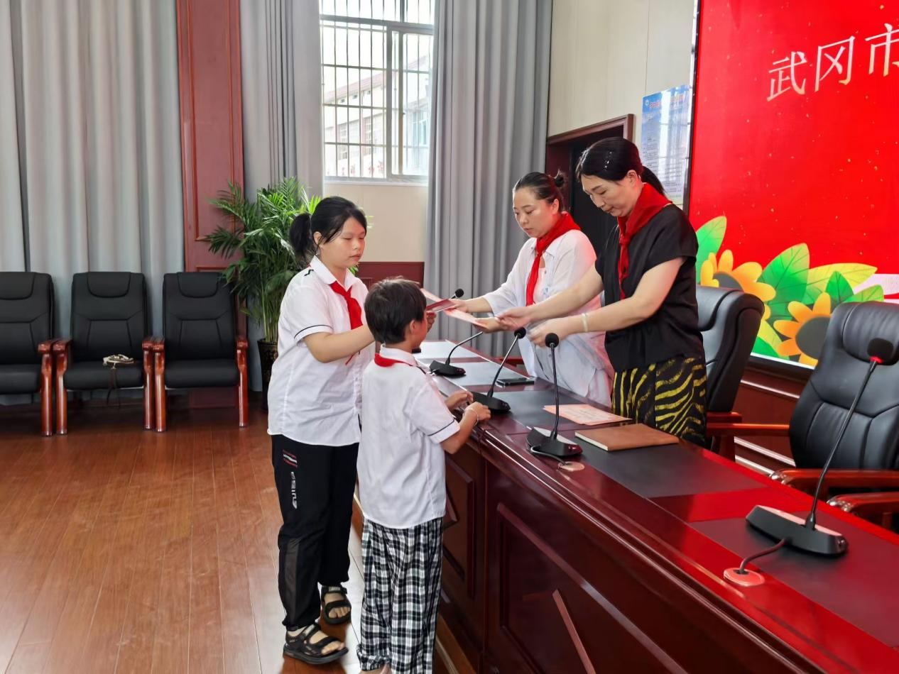 新學期新征程，紅領巾向未來