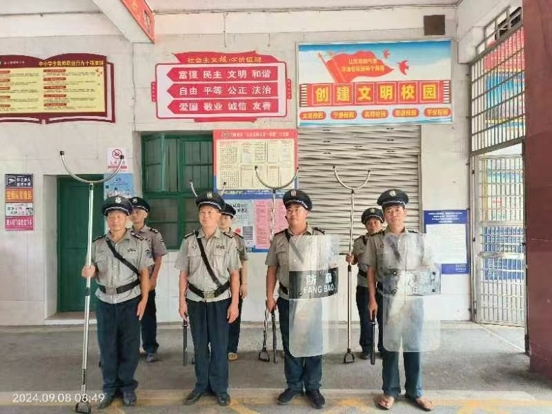 解放小學(xué)開展校園反恐防暴應(yīng)急 演練