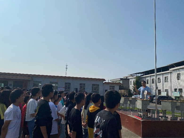 飛仙橋中學(xué)舉辦開學(xué)法制講座
