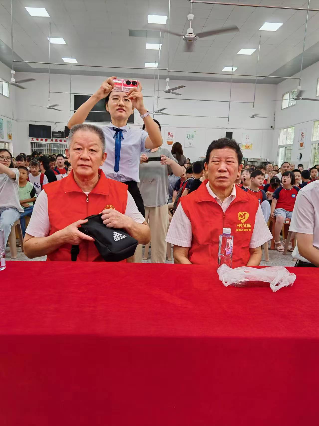 志存高遠(yuǎn)獻(xiàn)愛(ài)心