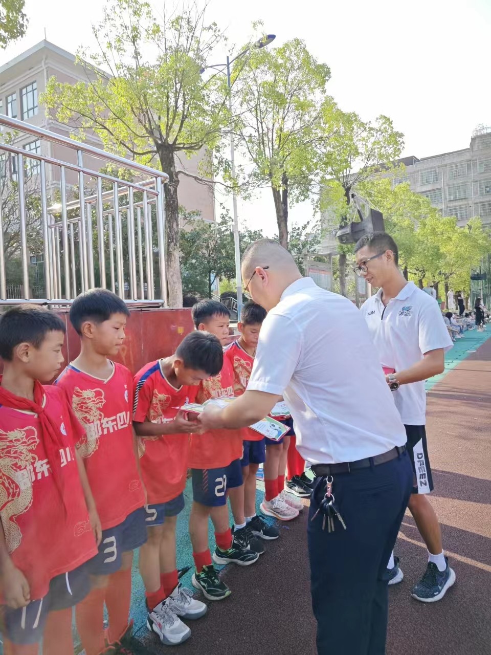 邵東城區(qū)四完小:開學(xué)典禮注重