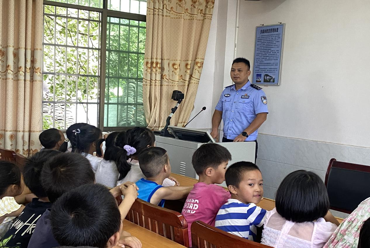 楊田小學(xué) 法治安全進(jìn)校園