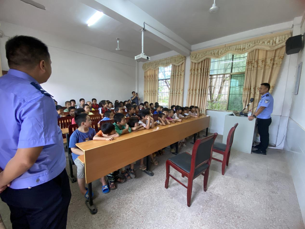 楊田小學(xué) 法治安全進(jìn)校園
