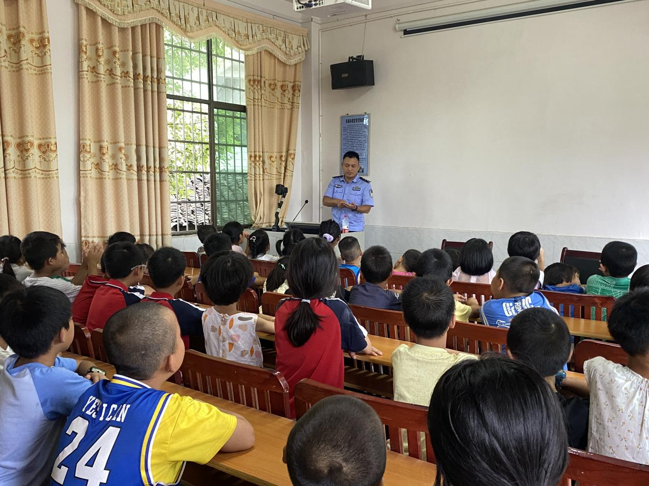 楊田小學(xué) 法治安全進(jìn)校園