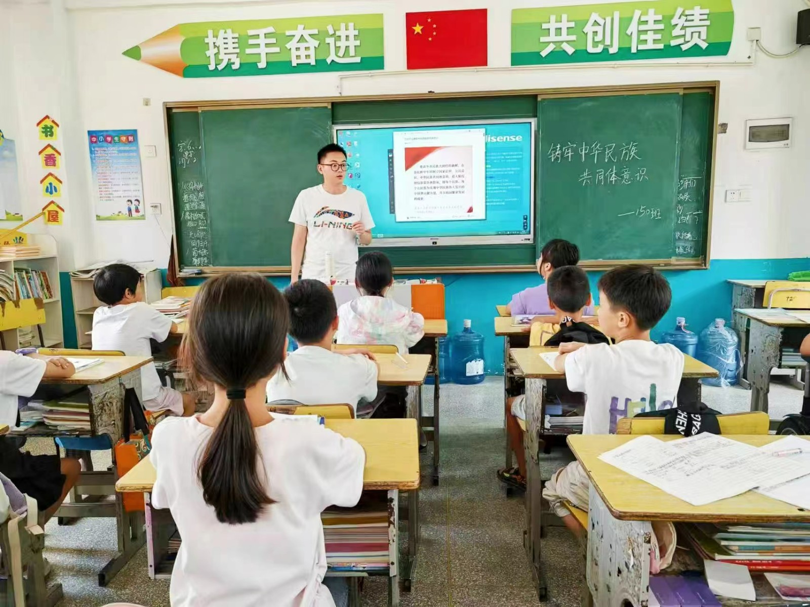 邵陽縣蔡橋鄉(xiāng)中心完小召開 “鑄牢民族共同體意識”主題班會