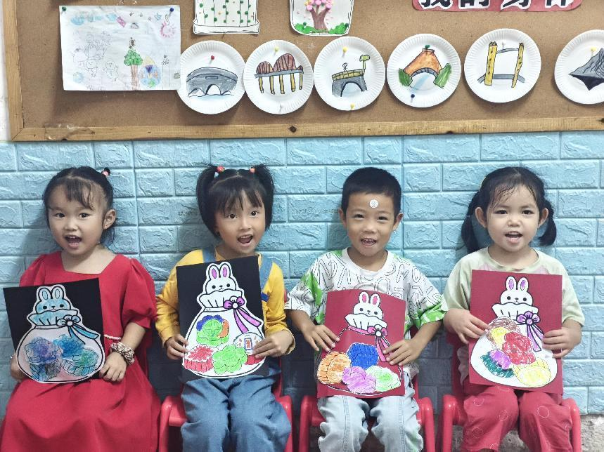 新寧縣崀山中心幼兒園開(kāi)展“濃濃中秋情”中秋節(jié)主題活動(dòng)