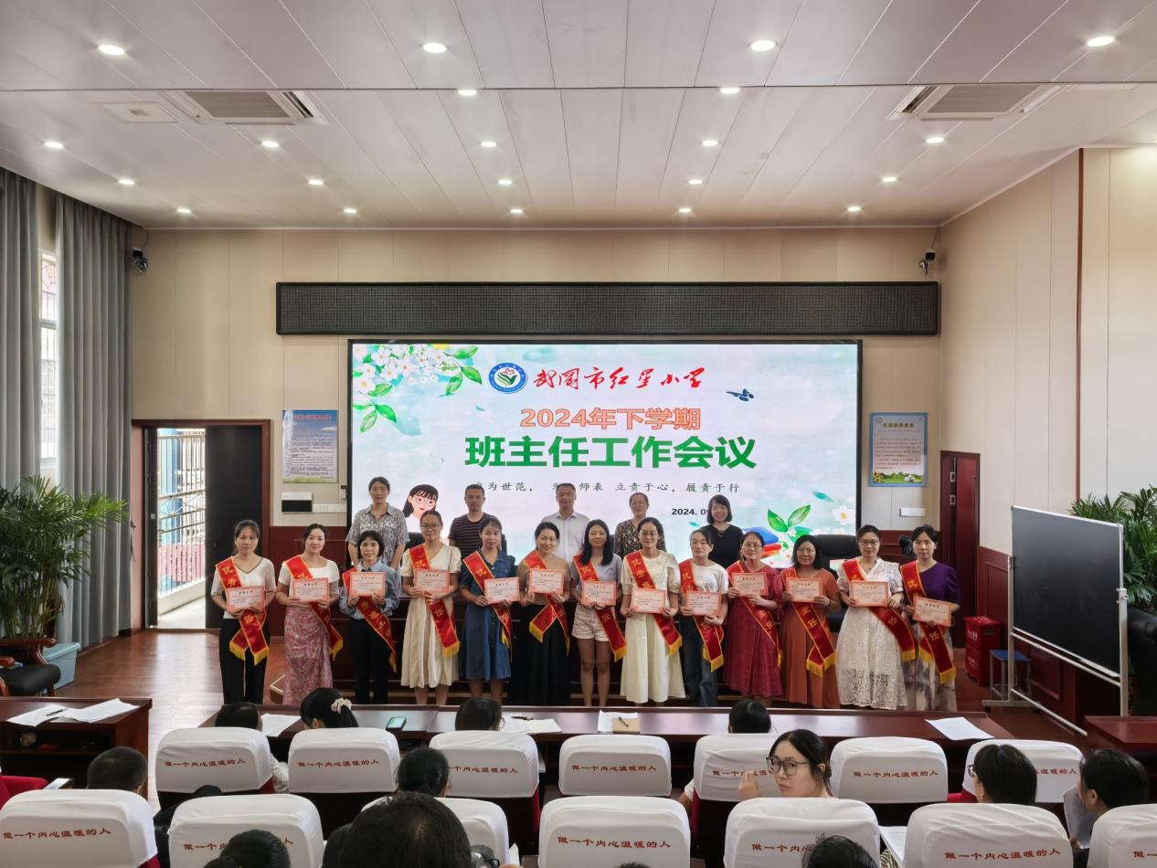 為人師表 立責(zé)于心