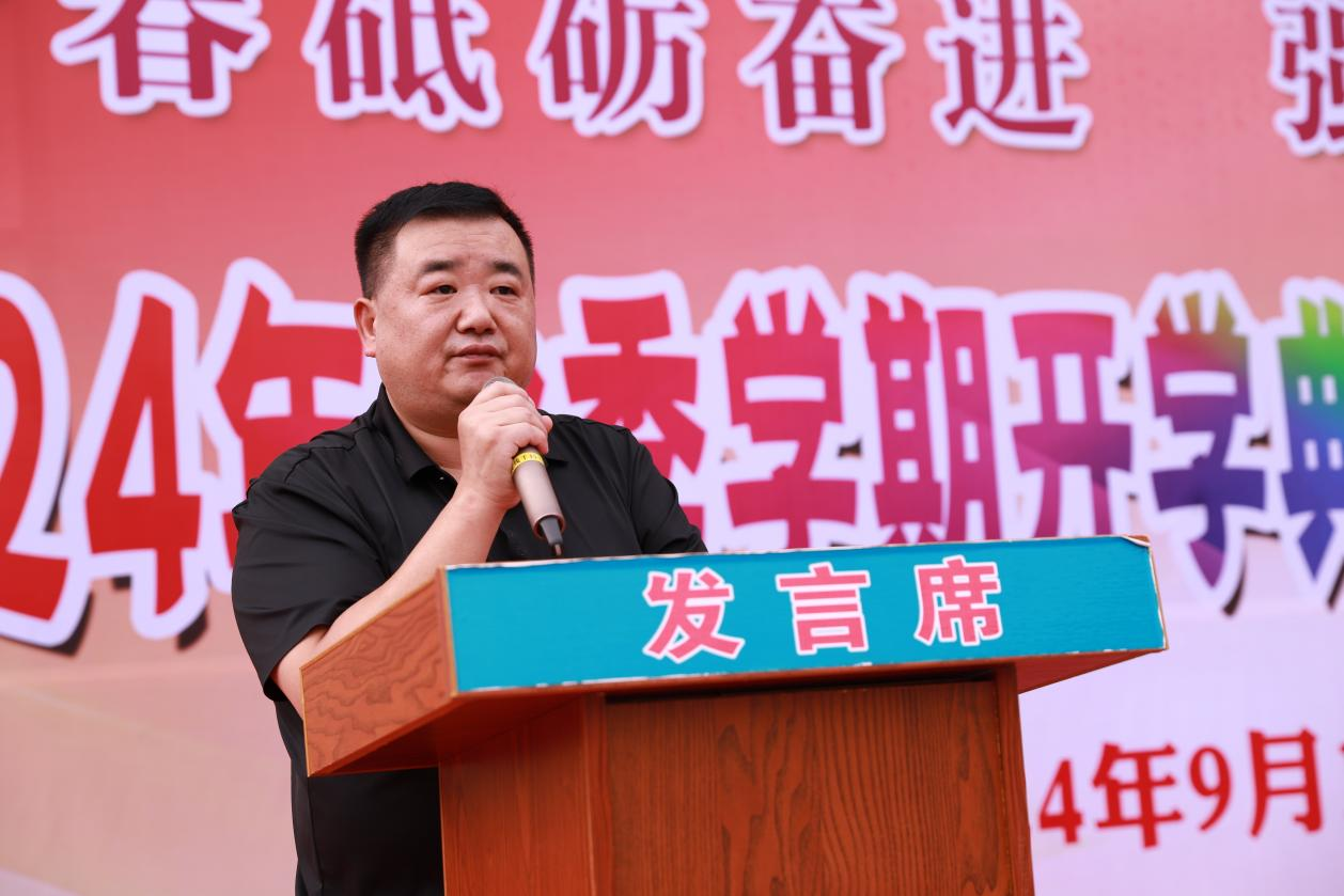 筑夢(mèng)新時(shí)代，爭(zhēng)當(dāng)好少年