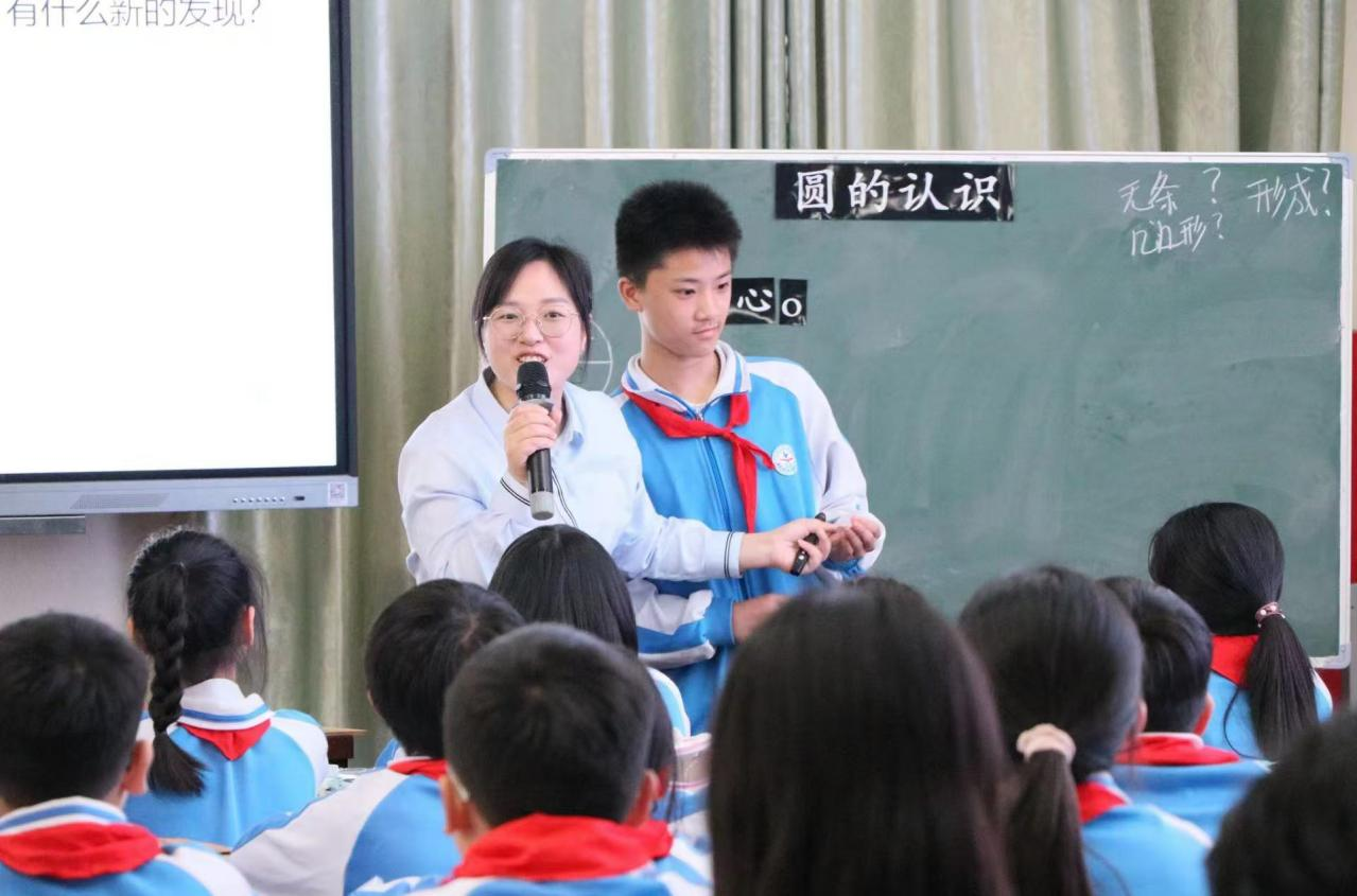 優(yōu)秀班主任：張紫萍:用“心”對待學(xué)生