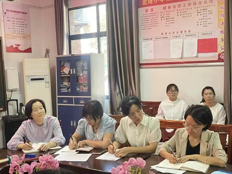 踐行新課標(biāo)，探索新教材：