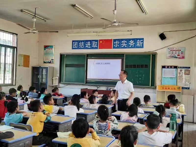 踐行新課標(biāo)，探索新教材：